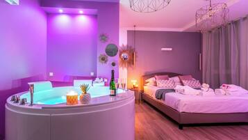 Superior Suite | Jetted tub