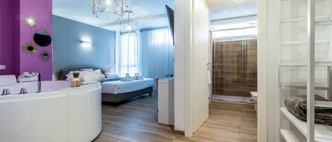 Superior Suite | Jetted tub