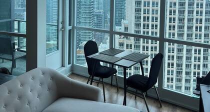Downtown Toronto suite with CN Tower & Lake views