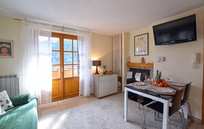 TV - Nice apartment in Vione (Vione)