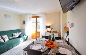 TV - Nice apartment in Vione (Vione)