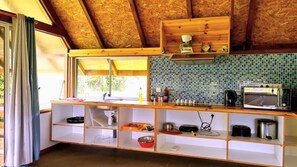 Frigorifero, microonde, forno, macchina per tè/caffè