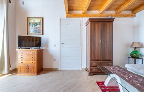 TV - Lovely home in Carloforte with WiFi (Carloforte)