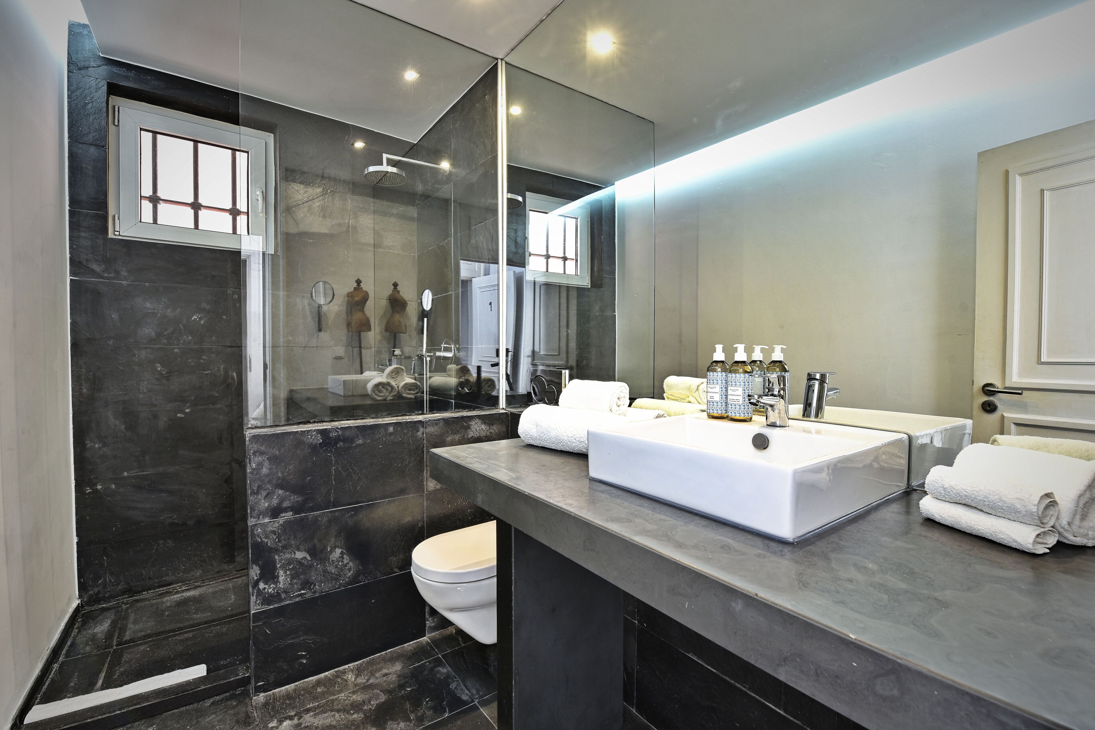Superior Double or Twin Room | Bathroom