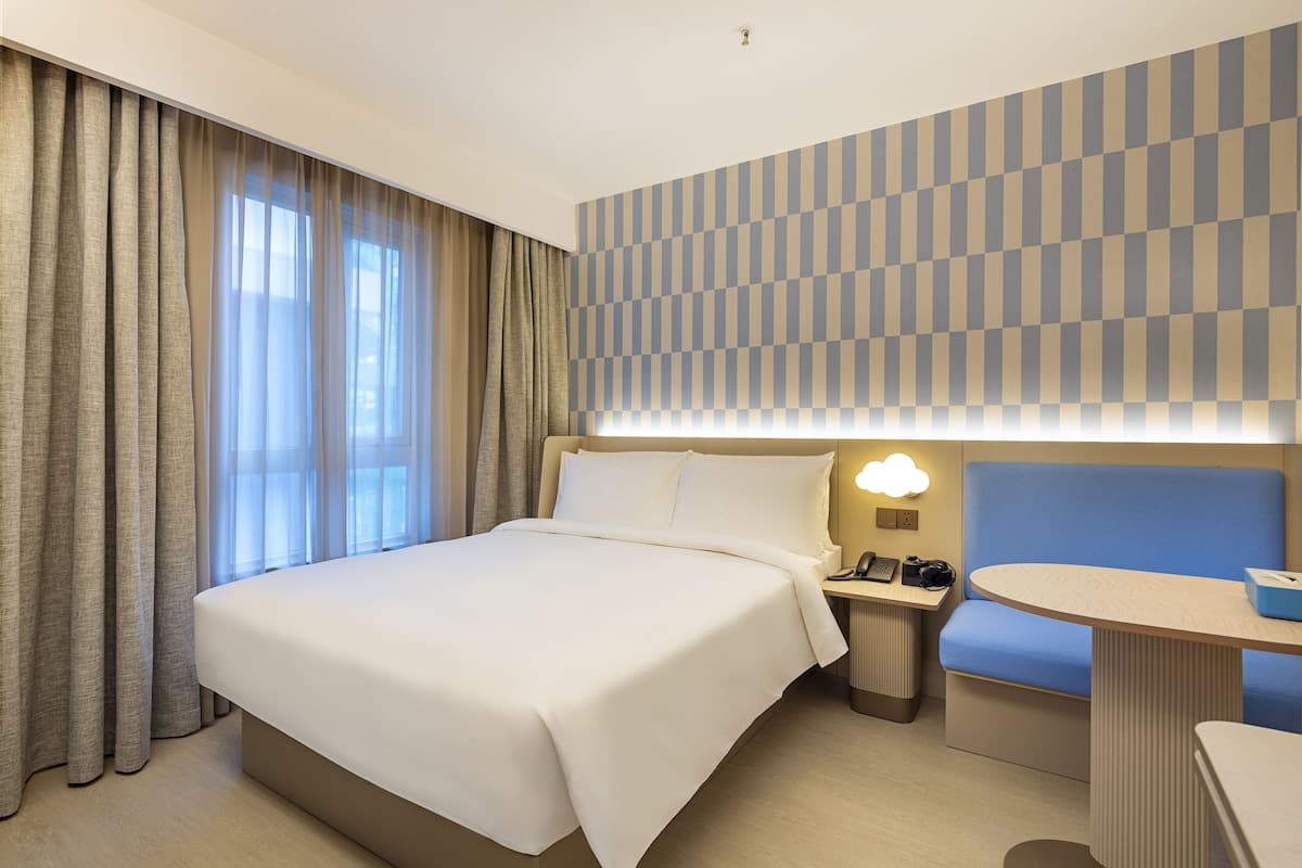 Standard Single Room | In-room safe, desk, blackout drapes, soundproofing