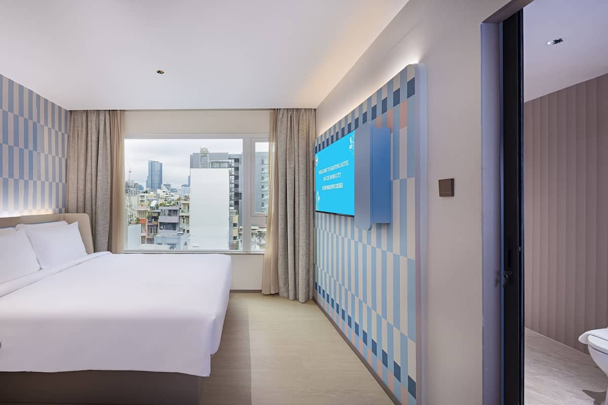 Luxury Suite, City View | In-room safe, desk, blackout drapes, soundproofing