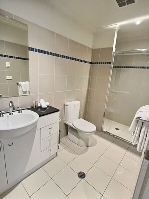 Hair dryer, towels - Peaceful 1-Bedroom City (Turner)