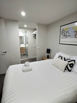 1 bedroom, iron/ironing board, WiFi, bed sheets - Braddon Central ! - Mort St (Braddon)