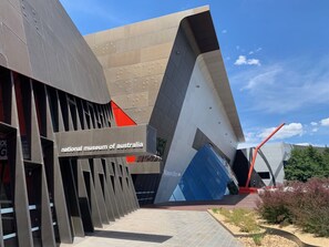 The National Museum of Australia with a modern architectural design, featuring angular structures and a prominent entrance. - Glebe Park City-side with Style (City)