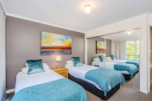 2 habitaciones, tabla de planchar con plancha, wifi y ropa de cama 
