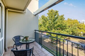 Property grounds - Quiet 2 Brm City-side (Turner)