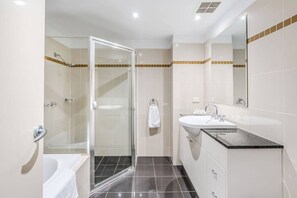 Towels - Quiet 2 Brm City-side (Turner)