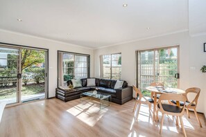 TV - Light filled 2 Brm Cityside (Turner)