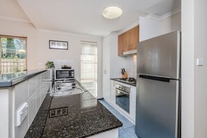 Private kitchen - Light filled 2 Brm Cityside (Turner)