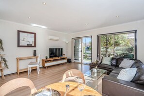 TV - Light filled 2 Brm Cityside (Turner)
