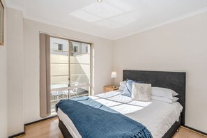 2 bedrooms, iron/ironing board, WiFi, bed sheets - Light filled 2 Brm Cityside (Turner)