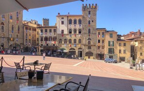 Outdoor dining - 1 bedroom pet friendly apartment in Citerna (Citerna)