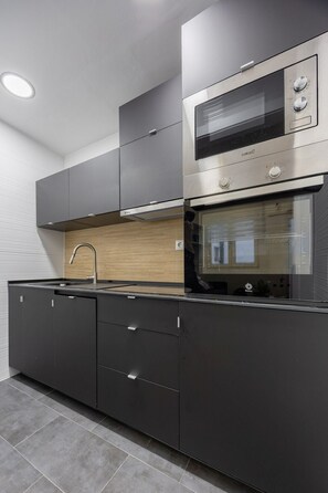 Refrigerador, microondas, horno y lavavajillas 