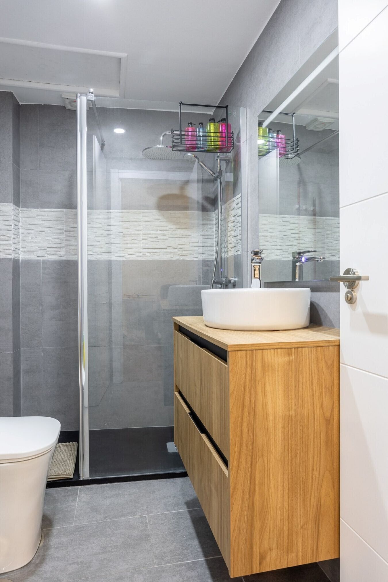 Ducha, secador de pelo, toallas