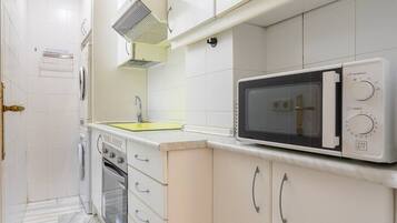 Refrigerador, microondas, horno, lavavajillas