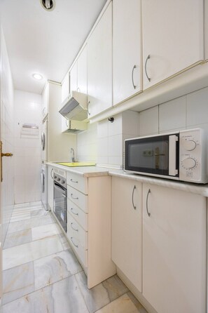 Refrigerador, microondas, horno y lavavajillas