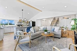 TV connectée, table de tennis de table, livres