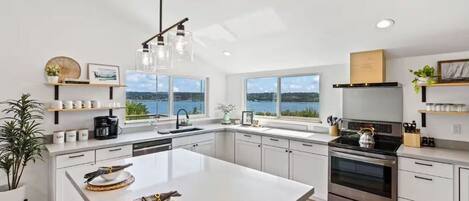 電子レンジ、オーブン、コンロ、食器洗い機