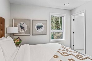3 bedrooms, iron/ironing board, free WiFi, bed sheets - Spacious 3BR Haven in Scenic Canmore (Canmore)