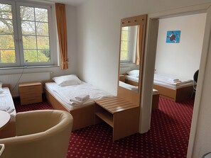 Chambre Quadruple, salle de bains privée, vue parc