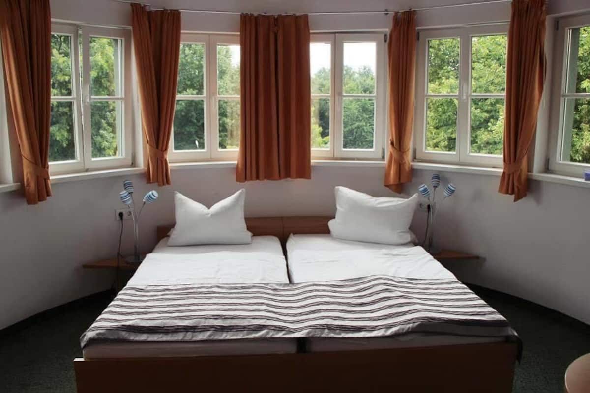 Chambre Double, salle de bains privée, vue parc | Wi-Fi gratuit