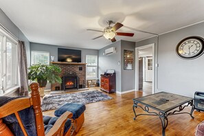 Televisión, chimenea y videojuegos 