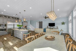 Dining - Hot Tub | Ocean Views | Fenced Yard (Crystal Beach)