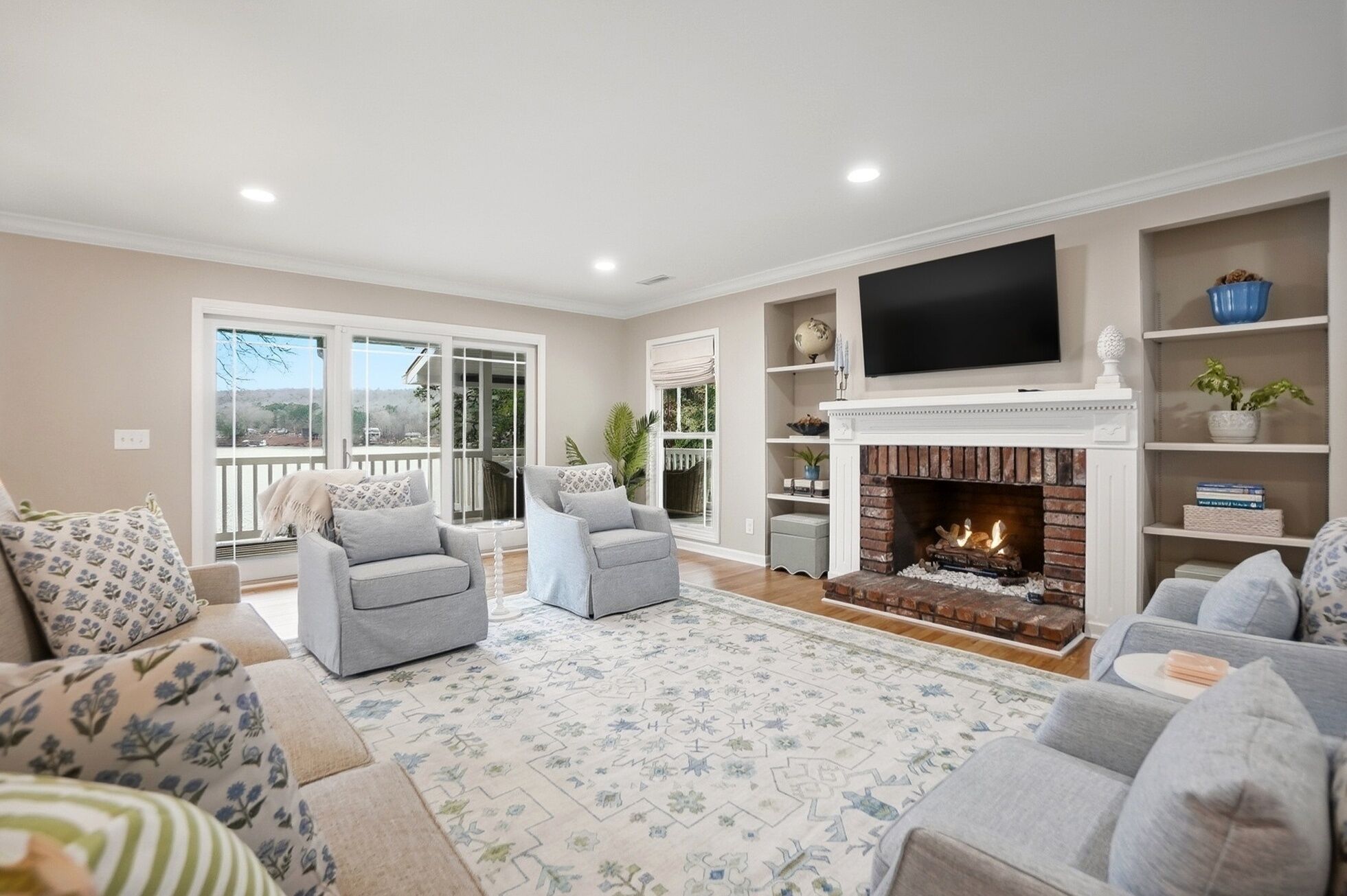 Smart-TV, peis og bøker