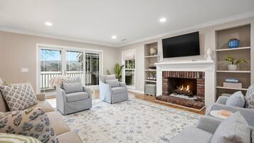 Smart-TV, peis og bøker