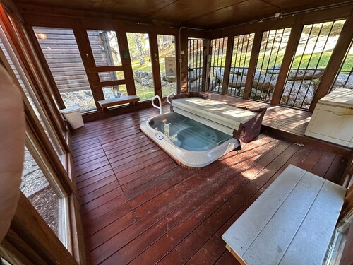 Adorable 2-Bedroom with Loft Condo at the Base of Snowshoe--a Perfect Getaway!