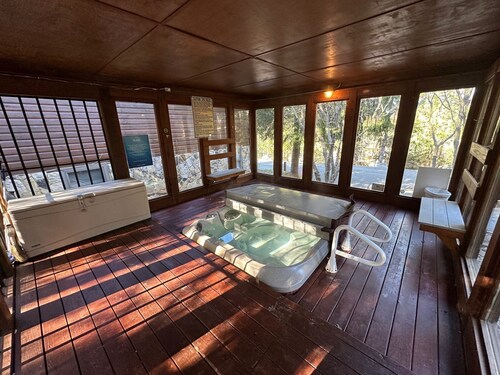 Adorable 2-Bedroom with Loft Condo at the Base of Snowshoe--a Perfect Getaway!