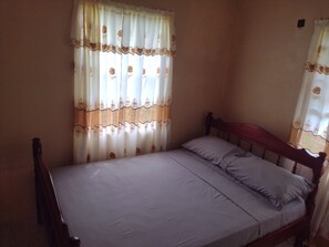 Iron/ironing board, WiFi, bed sheets - Enjoyable 2-bedroom building with AC in charming Birch Grove (Birch Grove)