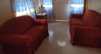 Enjoyable 2-bedroom building with AC in charming Birch Grove