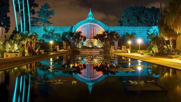 A grand building with a large dome and arched windows, surrounded by a reflective water feature and palm trees. - Private Hot Tub, Mini-Golf, Firepit, BBQ, 10 Mins to Zoo & Balboa Park (San Diego)