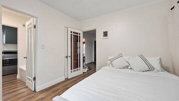 2 bedrooms, iron/ironing board, free WiFi, bed sheets