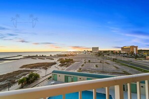 Property grounds - Sea Breeze 610 | Beautiful Beachside Condo! (Biloxi)
