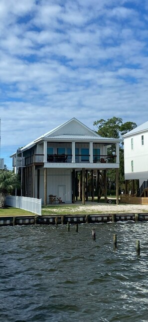Exterior - Snowbirds and Fall/Winter renters- 4 bedroom house in Orange Beach on the water! (Orange Beach)