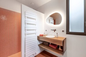 Hair dryer, towels, soap, shampoo - Villa ONDA - 4 bedrooms, swimming pool, sea view, near to the beach (ALBITRECCIA)
