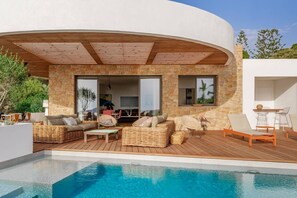 Outdoor pool - Villa ONDA - 4 bedrooms, swimming pool, sea view, near to the beach (ALBITRECCIA)