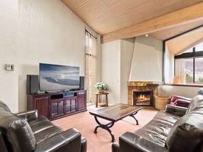 TV - Silver King 513 | Walk to Lifts | Fireplace | Kitchen | Top Floor | Mtn/Ski View | Pool & Hot Tub (Park City)