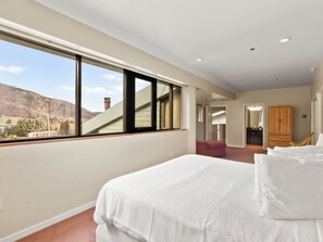 2 bedrooms, free WiFi, bed sheets - Silver King 513 | Walk to Lifts | Fireplace | Kitchen | Top Floor | Mtn/Ski View | Pool & Hot Tub (Park City)