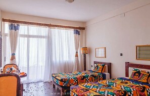 Chambre Confort avec lits jumeaux, balcon, vue jardin