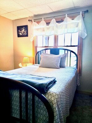 2 bedrooms, iron/ironing board, travel cot, free WiFi - Beautiful 2-bedroom guest suite with endless views (Belle Fourche)