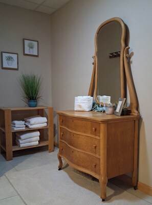 Interior - Beautiful 2-bedroom guest suite with endless views (Belle Fourche)