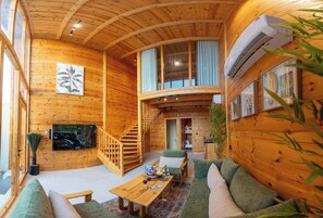 Blackout drapes, free WiFi